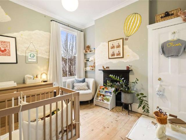 House for rent in Clapham Junction, Cat Hill