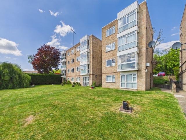 Apartment for rent in Park Langley, Greater London