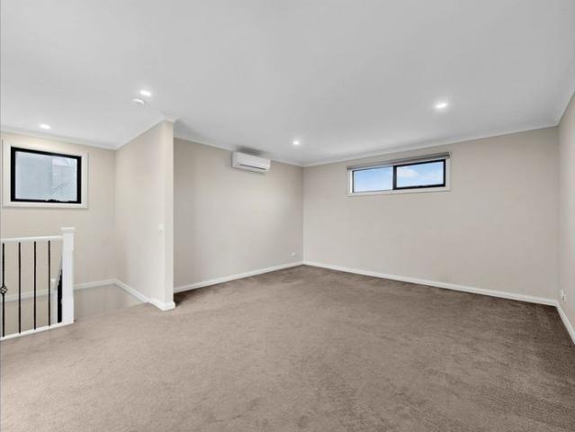 Townhouse for rent in Oakleigh, Melbourne