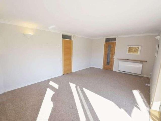 Apartment for rent in Fishbourne, Chichester