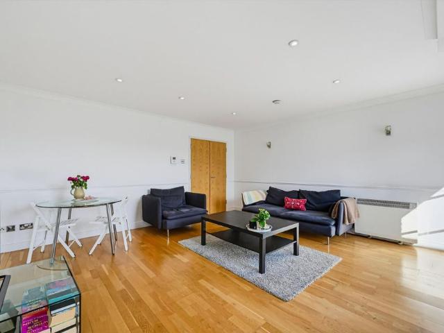Apartment for rent in Bermondsey Village, Greater London