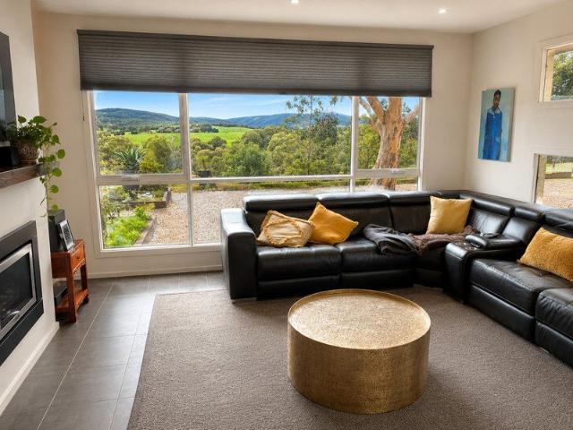 Cottage for sale in Camerons Creek, Victoria
