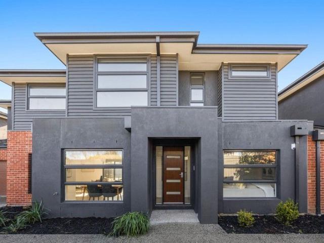 Townhouse for sale in Beaconsfield