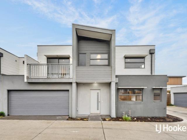 Townhouse for sale in Riverwalk, Melbourne