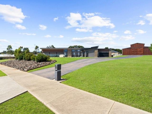 House for sale in Churchill, Victoria