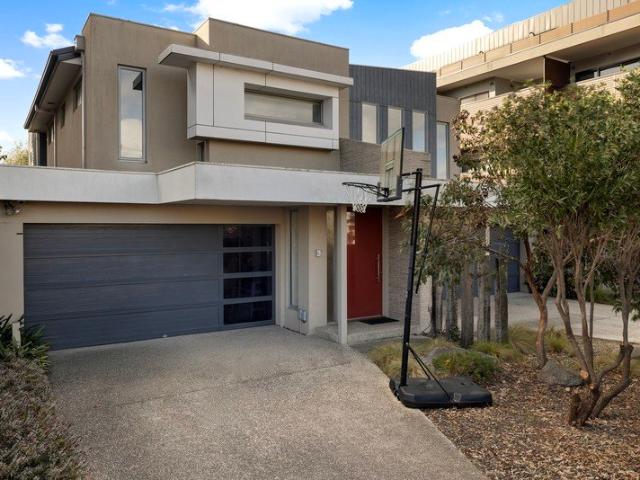 Townhouse for sale in Camerons Creek, Victoria