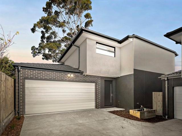 Townhouse for sale in Seaford