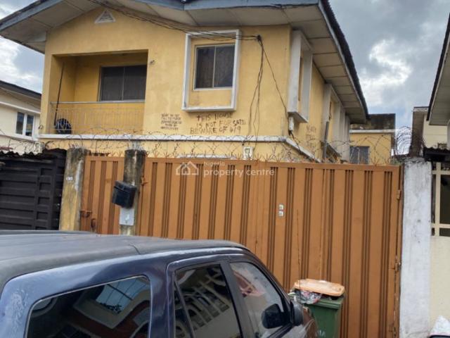 Flat for sale in Surulere , Surulere