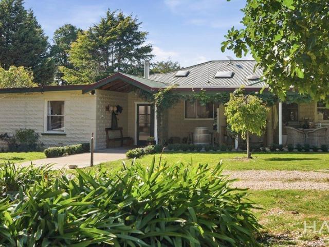 Cottage for sale in Beauty Point, Tasmania