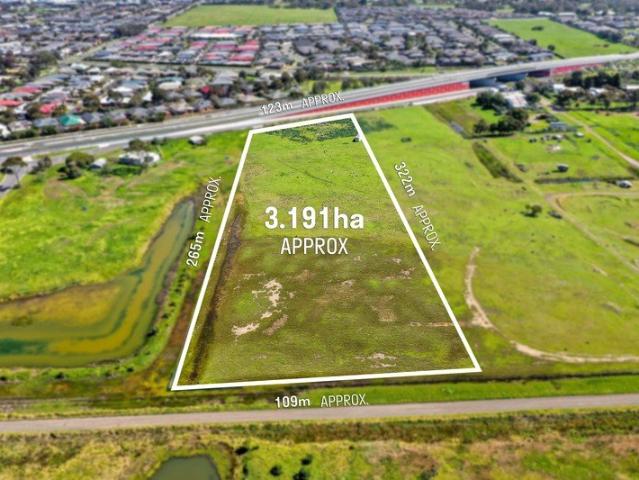 Cottage for sale in Charlemont, Geelong