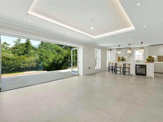 Apartment for rent in Lower Green Esher, Blackhills