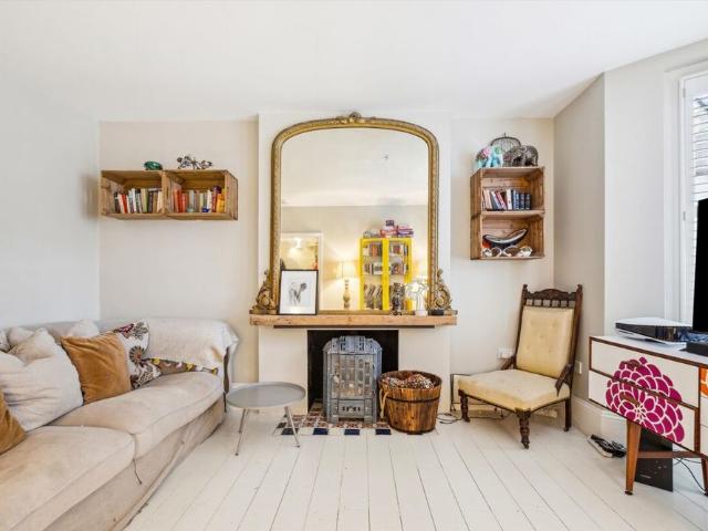 Townhouse for rent in Clapham Junction, Greater London