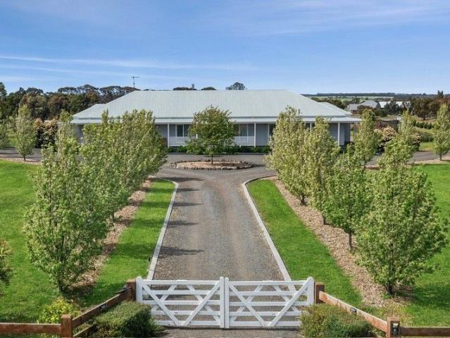 Cottage for sale in Hesse, Victoria
