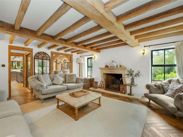 House for rent in Heol-las, Surrey