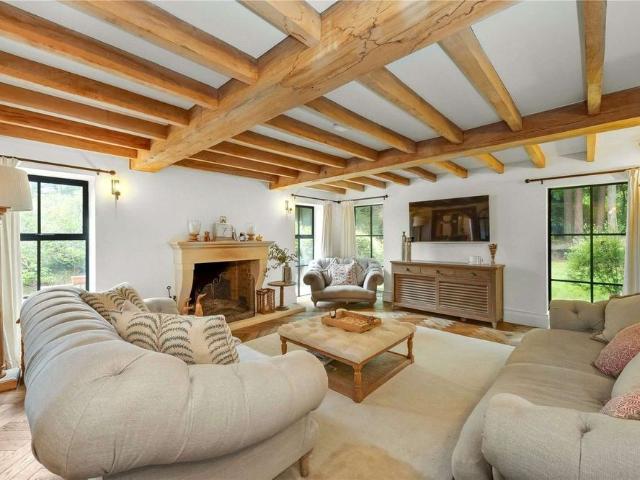 House for rent in Heol-las, Surrey