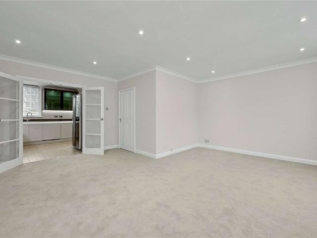 House for rent in Heol-las, Surrey