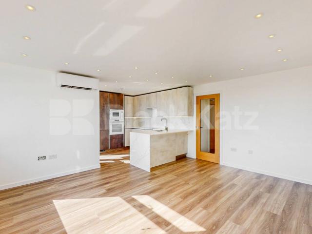 Apartment for rent in Brondesbury, Greater London