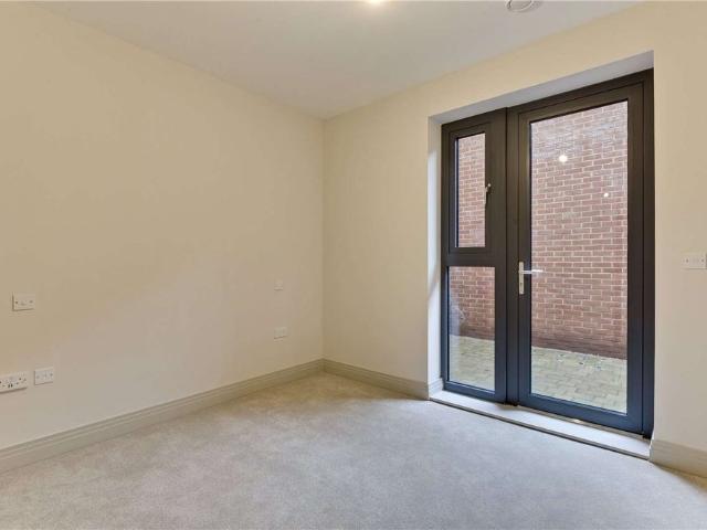 Apartment for rent in Fole, Surrey
