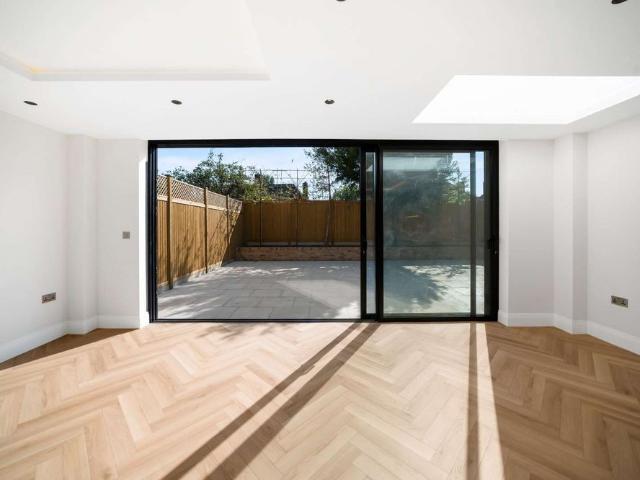 Apartment for rent in London Borough of Merton, Greater London