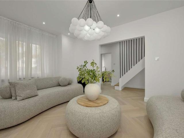 House for rent in Lower Green Esher, Blackhills