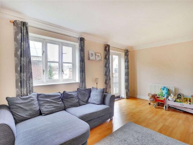 Townhouse for rent in Sevenoaks, The Butts