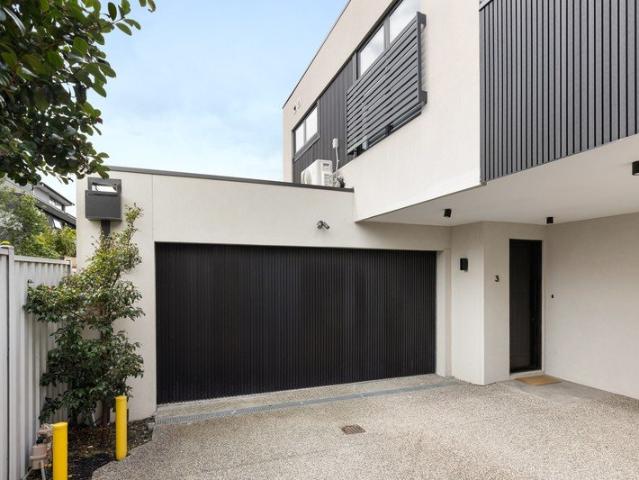Townhouse for sale in Bentleigh East, Melbourne