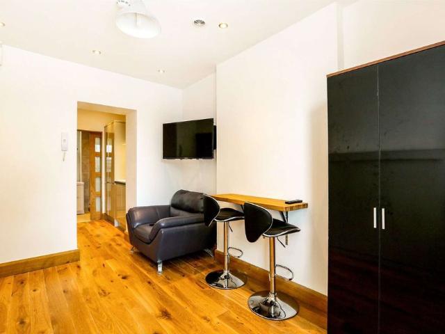 Apartment for rent in Spike Island, Feckenham