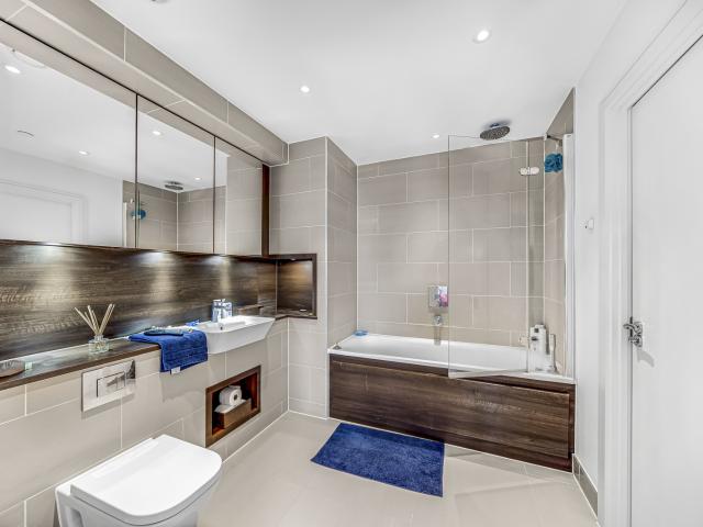 Apartment for rent in Queensland Road, Greater London