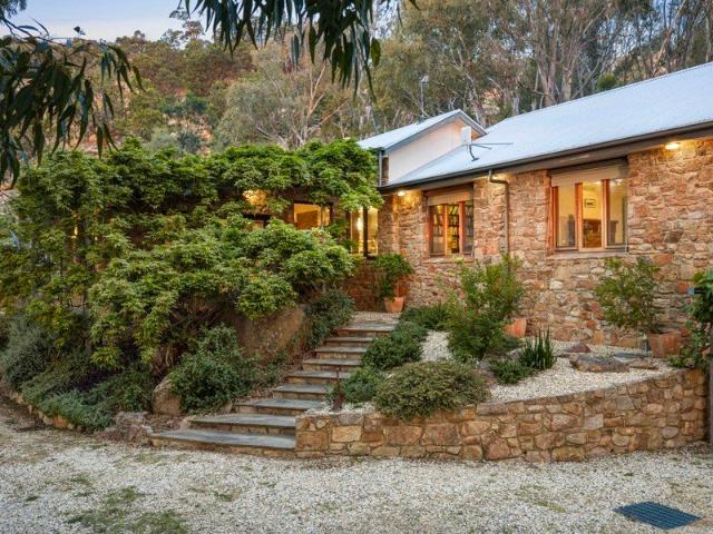 Cottage for sale in Avenel, Shire of Strathbogie