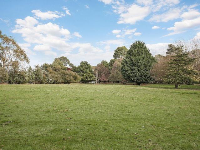Cottage for sale in Bushfield, Victoria