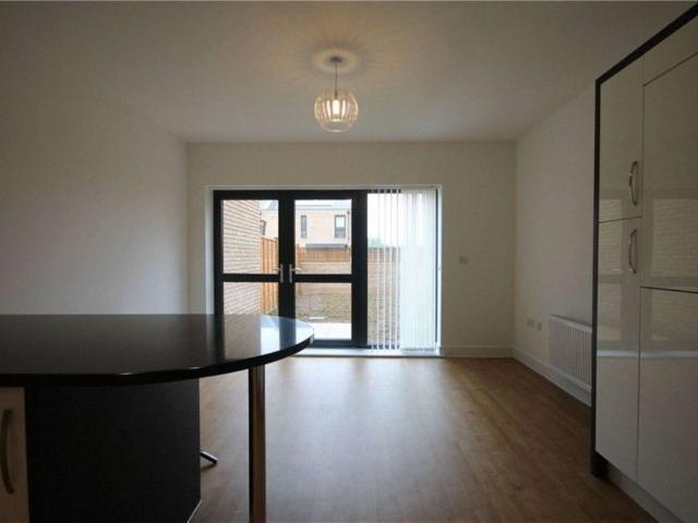 Townhouse for rent in Arbury, Cambridgeshire