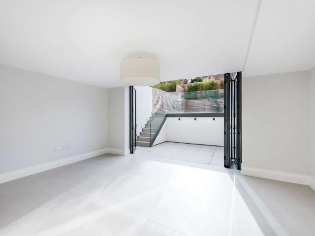 House for rent in London Borough of Hounslow, Isle Of Man