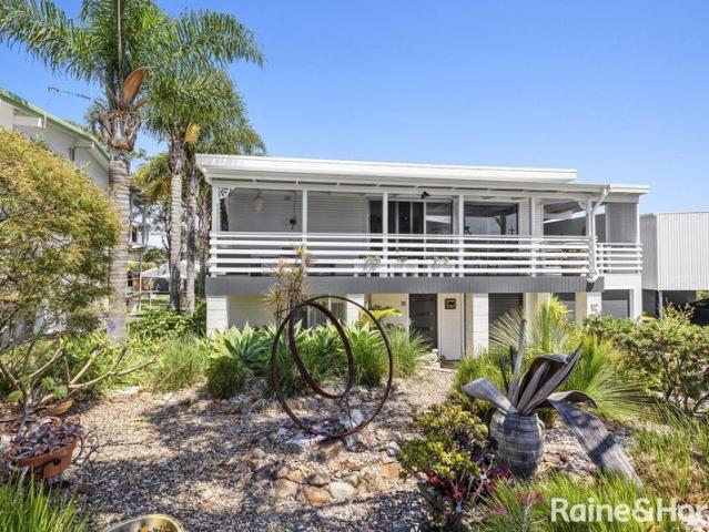 House for sale in Dolphin Point, New South Wales