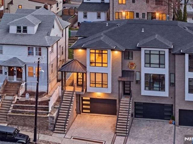House for sale in Palisades Park, New Jersey