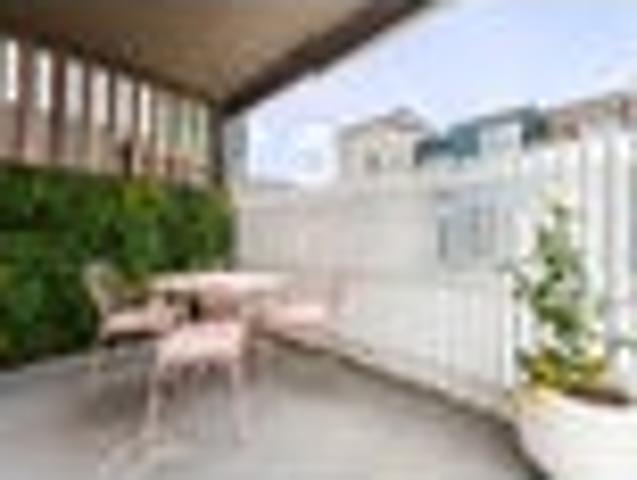 Townhouse for sale in Paremoremo, Oroua County