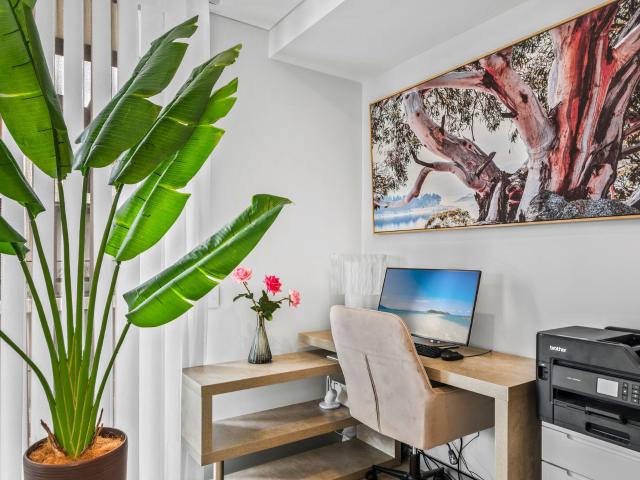 Apartment for sale in Point Frederick, New South Wales