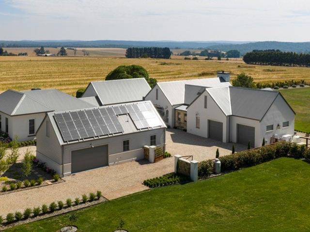 House for sale in Newlyn, Victoria