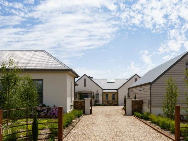 House for sale in Newlyn, Victoria
