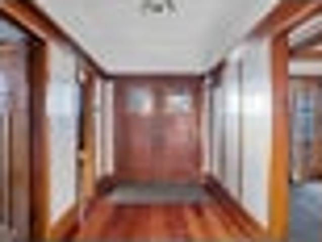 House for sale in Takaro