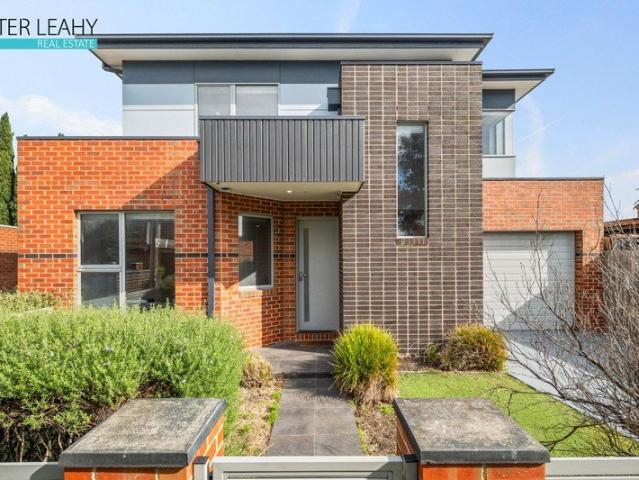 Townhouse for sale in Camerons Creek, Victoria