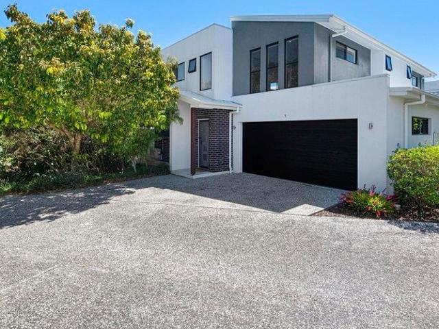 Townhouse for sale in Currumbin Waters, Gold Coast City