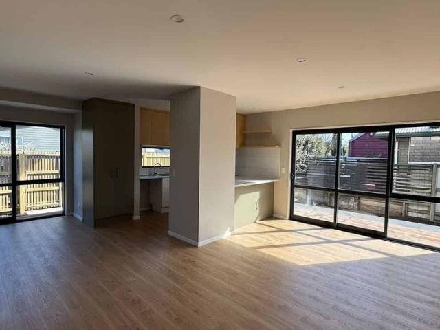 Townhouse for rent in Heathcote, Canterbury