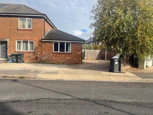 Studio for rent in Biscot, Luton