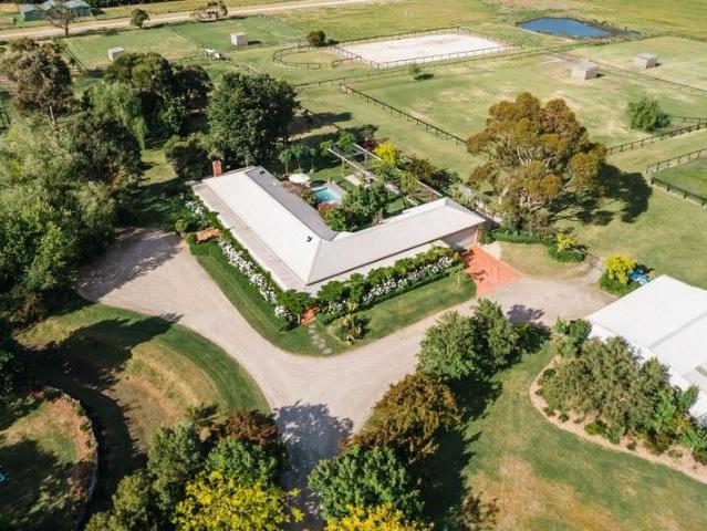 Cottage for sale in Camerons Creek, Victoria