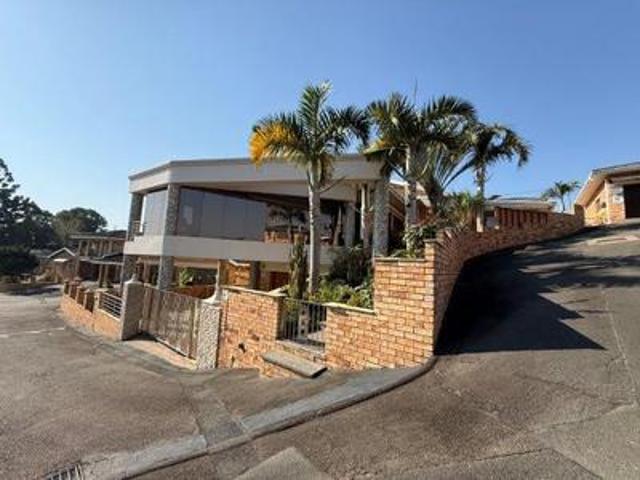 Townhouse for sale in Queensburgh, Kwazulu-natal