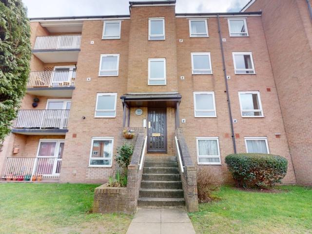 Apartment for rent in Woodcote Green, Greater London