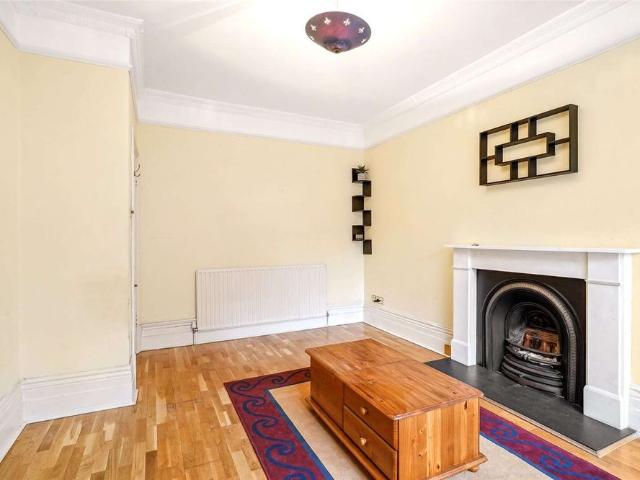 Apartment for rent in West Kensington, Greater London