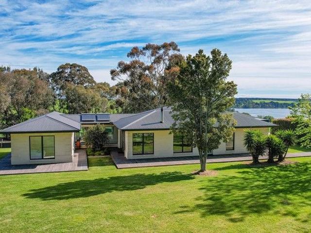 Cottage for sale in Konongwootong, Victoria