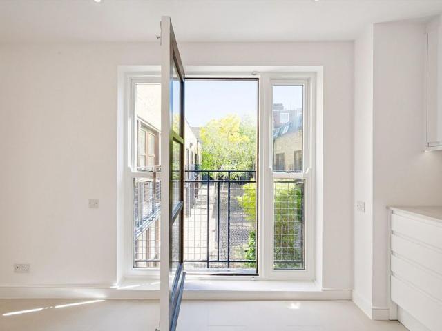 House for rent in North Kensington, Greater London