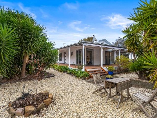 Cottage for sale in Mangalore, Victoria